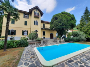 Villa Santa Chiara Lesa - appartamento vista lago con piscina Lesa